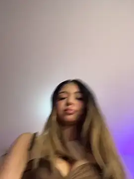 Živý XXX chat HoneyMollyX