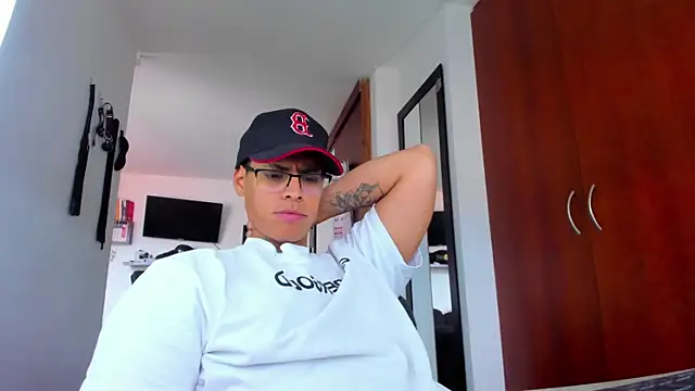 _John_Boy_ Show in webcam