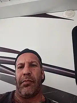 AceticPinscher: διαδικτυακό σόου στην κάμερα