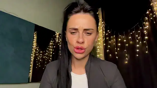 MariaValverdeee Adlı Modelin Canlı XXX Sohbeti