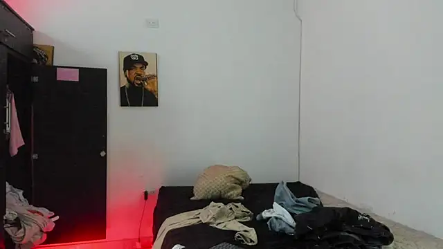 just2latins Chat XXX in diretta
