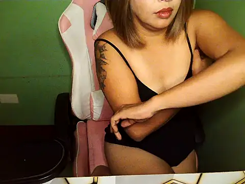 yvaine's Live XXX Chat
