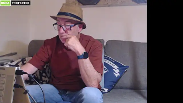 bluedae1 Show in webcam
