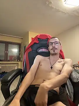 Maximus9494's Live XXX Chat