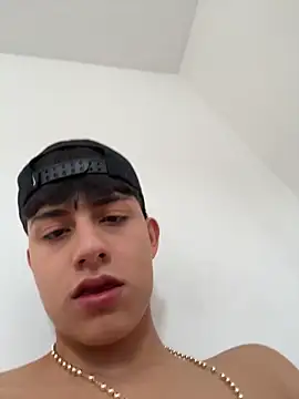 Lander_Cruz Show in webcam