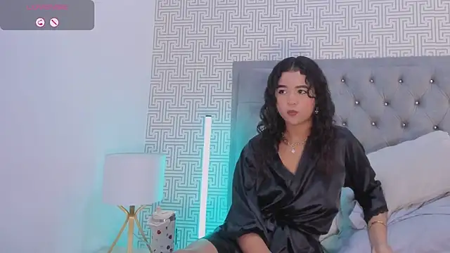 Evaa_Lunna_ Adlı Modelin Canlı XXX Sohbeti