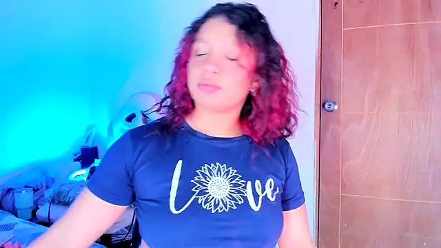 Emily_Coper18 élő XXX-chatje
