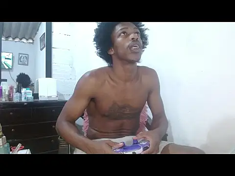 Larry-n-clouds Adlı Modelin Canlı XXX Sohbeti