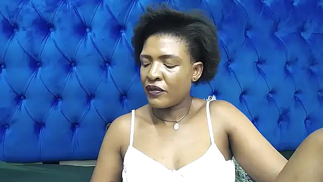 Chat +18 de SpicyQueenxxxx ao vivo