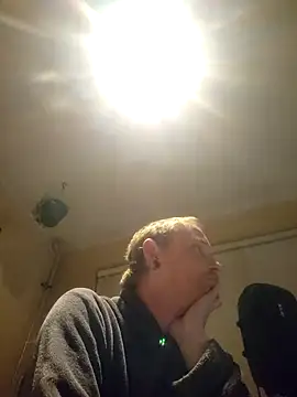 piercingpik Live XXX-chat