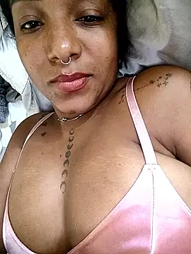 Kandeefooxxx: διαδικτυακό σόου στην κάμερα