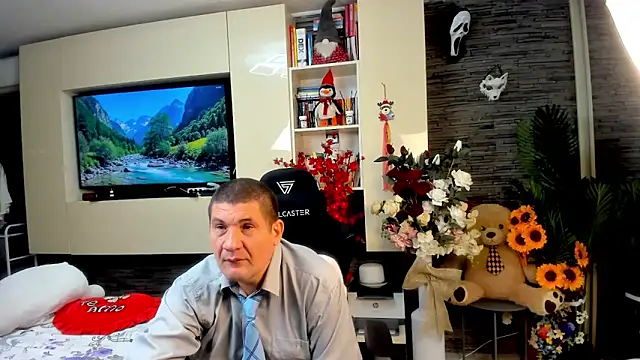 SpartacusDaddy48 webcam show