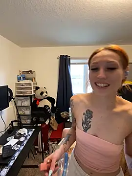 ThornsandHoney Show in webcam