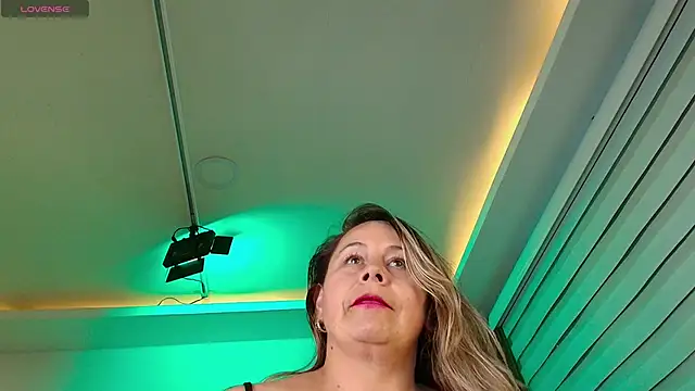 Chat +18 de Cinthya_roberts ao vivo