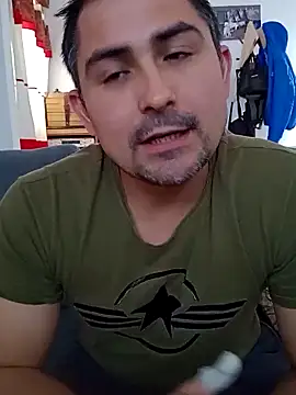 Bradd_32 在線直播表演