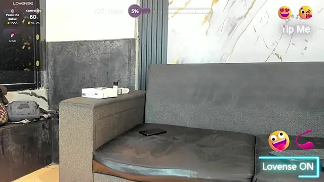 Latins_on_fire Pertunjukan Webcam