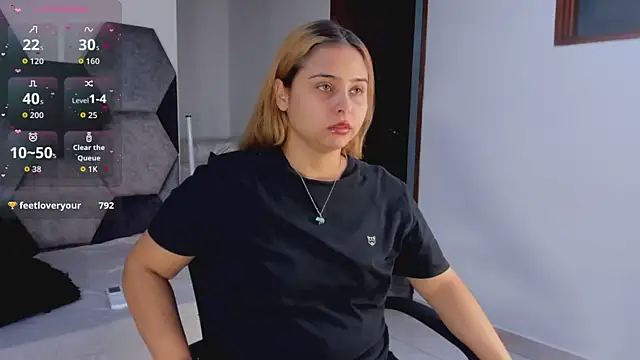 MikaelaStone Adlı Modelin Canlı XXX Sohbeti