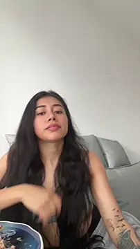 aimi_art1 Adlı Modelin Canlı XXX Sohbeti