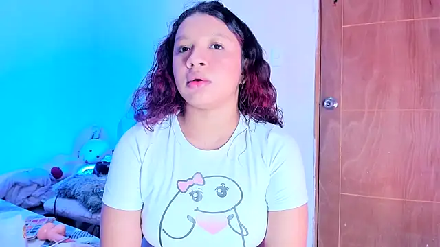 Emily_Coper18 Adlı Modelin Canlı XXX Sohbeti