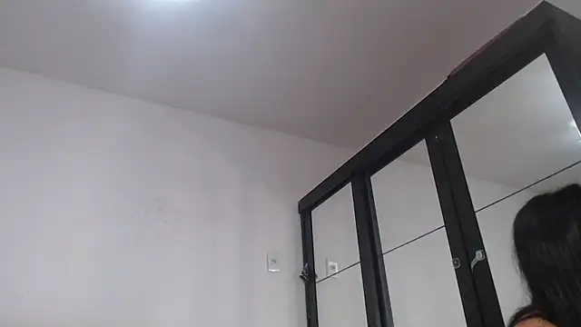 Chat +18 de Srta_Jhenny ao vivo