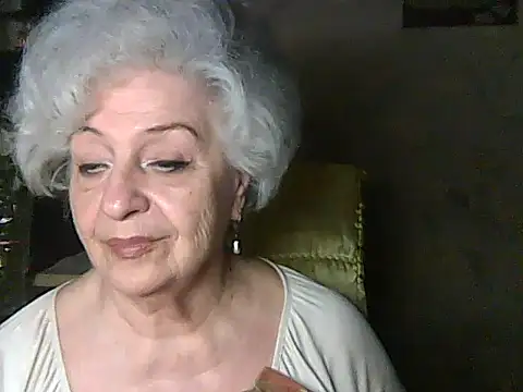 ValeriaKroww: διαδικτυακό σόου στην κάμερα