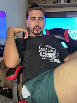 AlexGameplay élő XXX-chatje