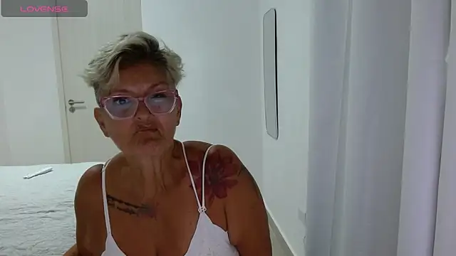 bety-cum2 Chat XXX in diretta