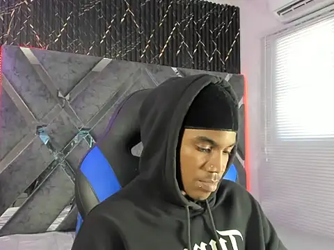 Онлайн чат XXX axel_silva4