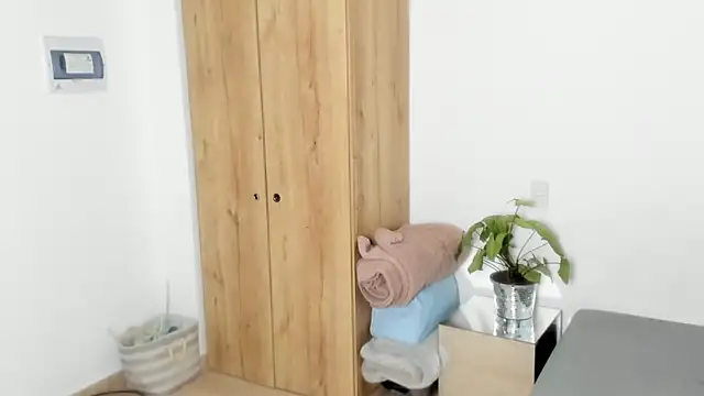 naomimoore828 webcam show