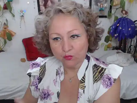 LADYJENNIFER Adlı Modelin Canlı XXX Sohbeti