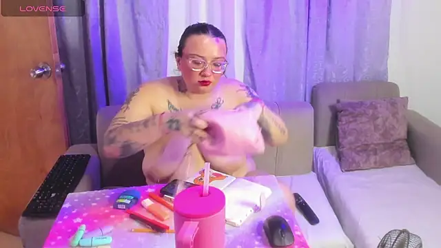 Czat XXX na żywo – MiaYMolly