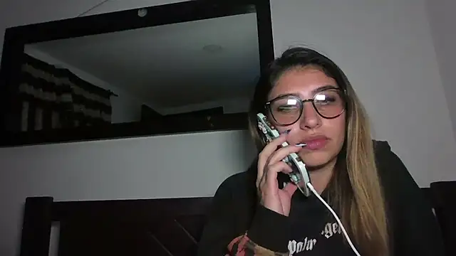 AliceTeenager___'s Live XXX Chat
