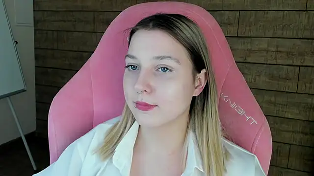 TinnaBurton live XXX chat