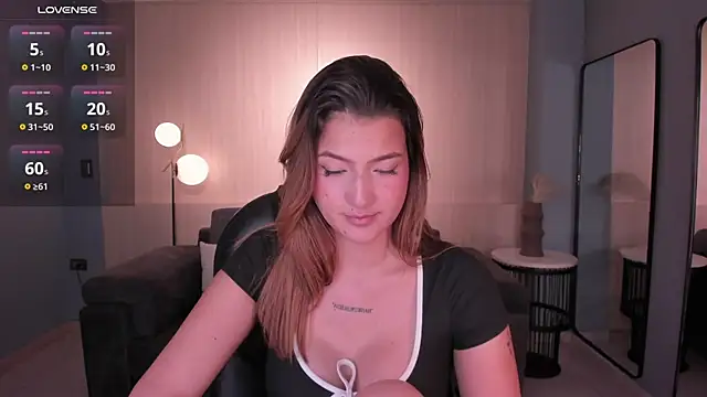 BellaThompsonX's Live XXX Chat
