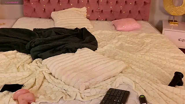 NikkiVelvets Adlı Modelin Canlı XXX Sohbeti