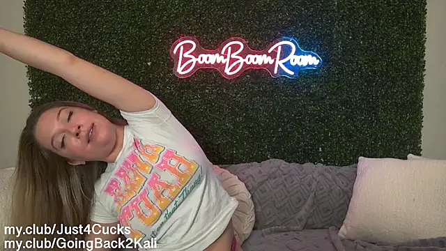 Онлайн чат XXX boomboomr00m
