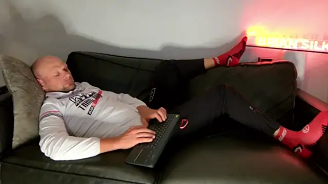BRIANSILK77's Webcam Show