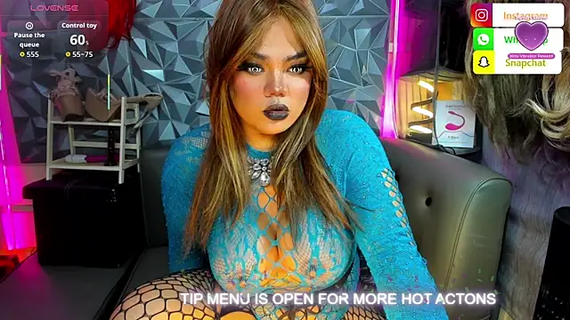 AlwaysHornyMia webcam show