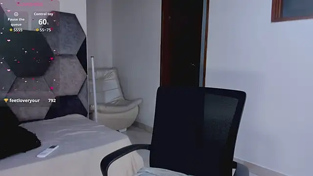 Chatroom XXX en direct de MikaelaStone