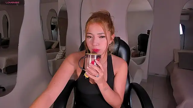 ArianaNova's Live XXX Chat