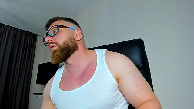 Show modela Findom_guy na web-kameri