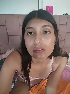 Chat +18 de YeseniaRodriguez3 ao vivo
