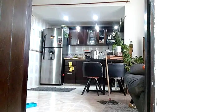 Diosasky Adlı Modelin Canlı Sohbet Odası