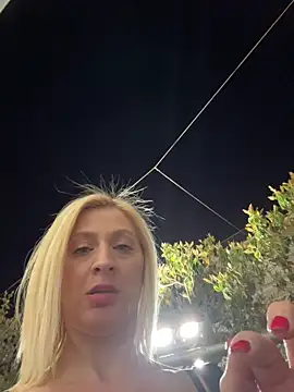 Chat +18 de HOTLadyluna ao vivo