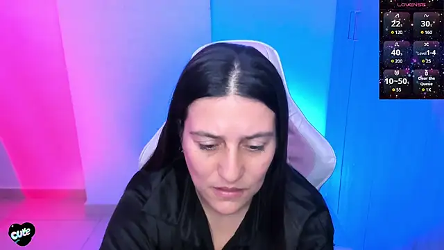 Saskyaa Adlı Modelin Canlı XXX Sohbeti
