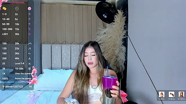 EmilyJohnsoon Chat XXX in diretta