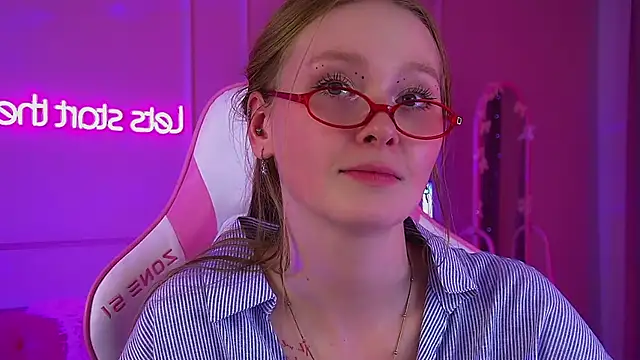 AgataFoxley Show in webcam