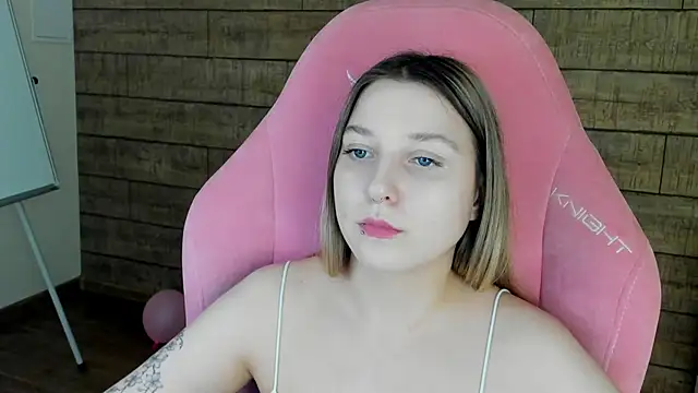 TinnaBurton live XXX chat