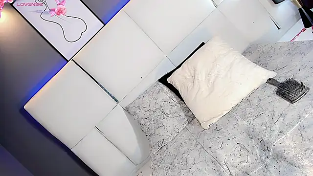 Kornylovee Show in webcam