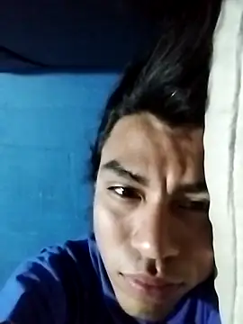 Pertunjukan Kamera Web AlexAlejandro13